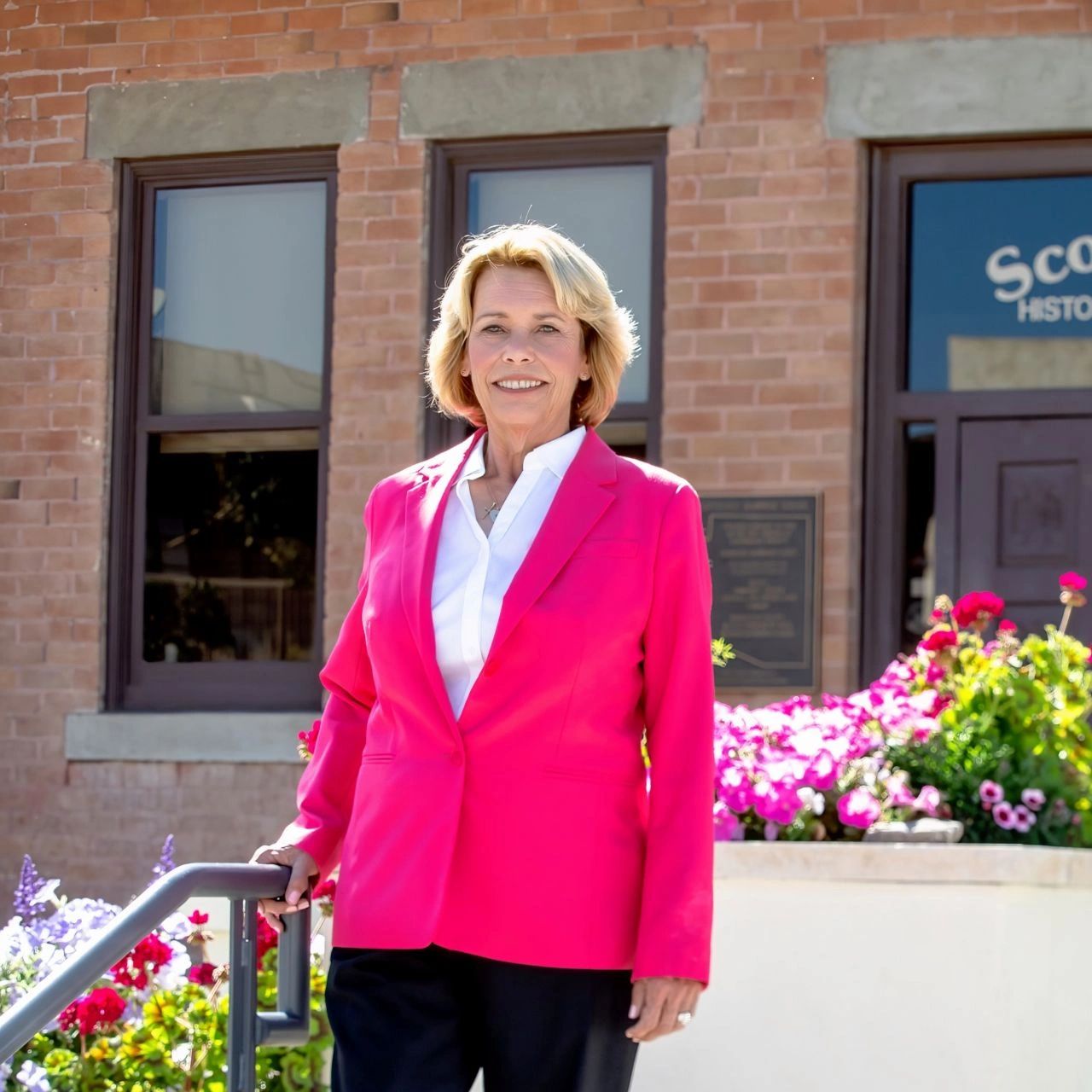 Milhaven volunteered and led prominent civic organizations like  the Scottsdale Area Chamber of Commerce, Scottsdale Arts, and the Better Business Bureau. 